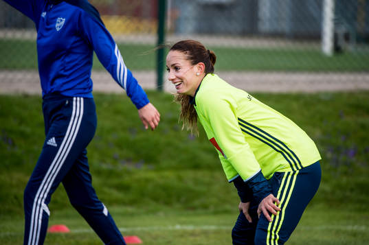 Kosovare Asllani och Stina Blackstenius överraskade när