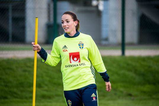 Kosovare Asllani och Stina Blackstenius överraskade när