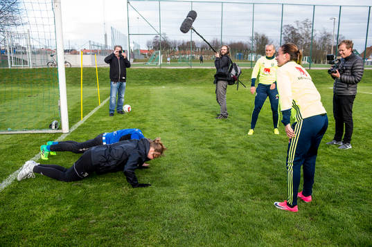 Kosovare Asllani och Stina Blackstenius överraskade när