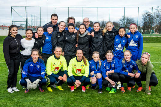 Kosovare Asllani och Stina Blackstenius överraskade när