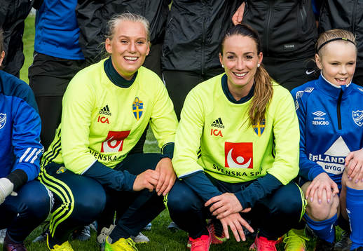 Kosovare Asllani och Stina Blackstenius överraskade när