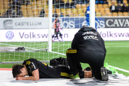 s Stefan Ishizaki får behandling
