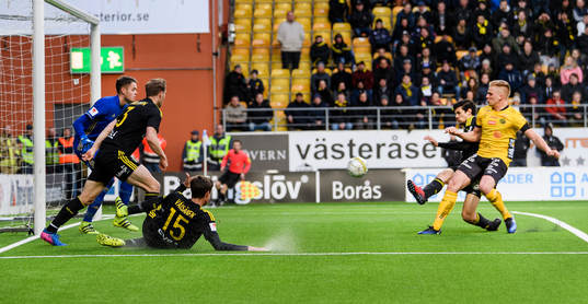 Elfsborgs Per Frick gör 1-1 och jublar