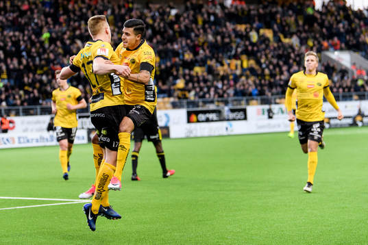 Elfsborgs Per Frick (v) och Rami Kaib (h) jublar