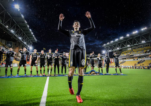 s Jesper Nyholm jublar