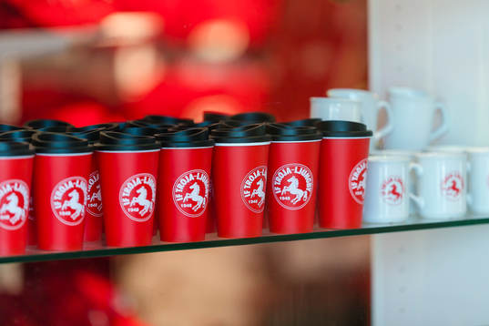 Trojas souvenirbutik före ishockeymatchen i kvalet till