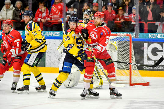 Södertäljes Adam Hansen och Trojas Johan Andersson