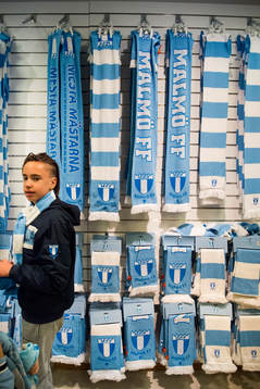 Halsdukar i Malmö FFs shop