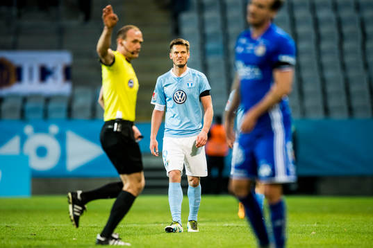 Domare Patrik Eriksson och Malmö FFs Markus Rosenberg