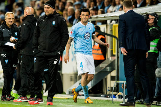Malmö FFs Behrang Safari lämnar planen