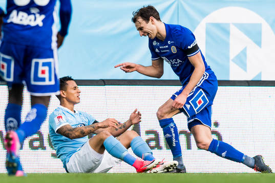 Malmö FFs Yoshimar Yotún och Sundsvalls Lars Krogh Gerson