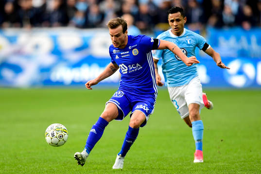 Sundsvalls Eric Larsson och Malmö FFs Yoshimar Yotún