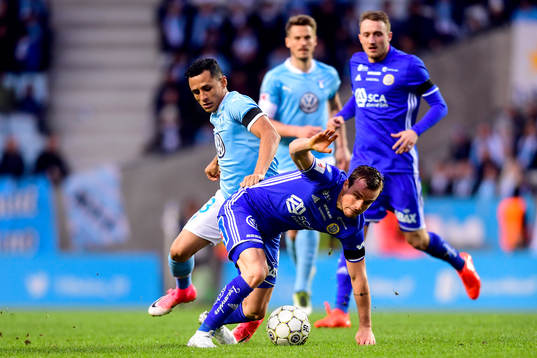 Malmö FFs Yoshimar Yotún och Sundsvalls Eric Larsson