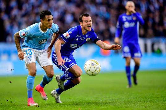 Malmö FFs Yoshimar Yotún och Sundsvalls Eric Larsson