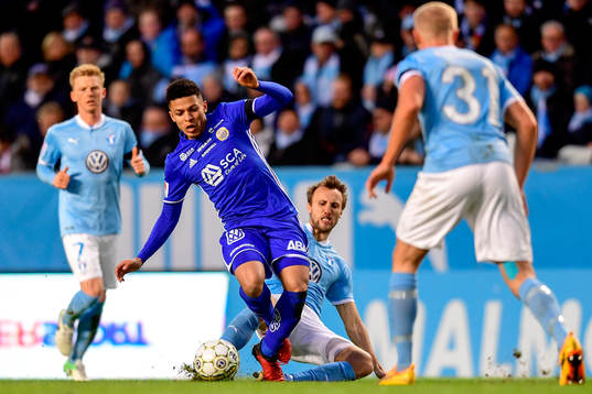 Malmö FFs Magnus Wolff Eikrem och Sundsvalls Romain Gall