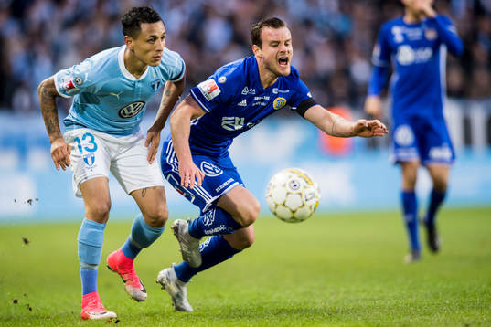 Malmö FFs Yoshimar Yotún och Sundsvalls Eric Larsson