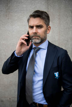 Malmö FFs VD Niclas Carlnén pratar i telefon