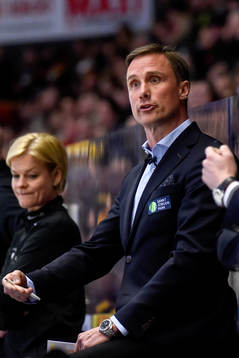 Frölundas tränare Roger Rönnberg reagerar