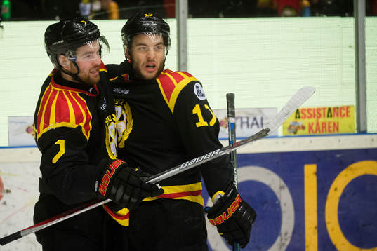 Brynäs Ponthus Westerholm och Pathrik Westerholm jublar