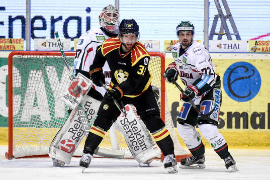 Brynäs Jonathan Granström och Frölundas målvakt Johan