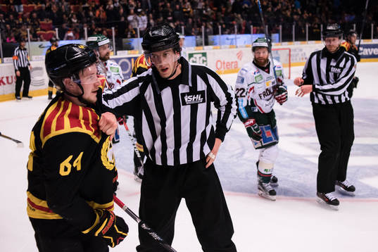 Brynäs Jonathan Pudas och Frölundas Robin Figren