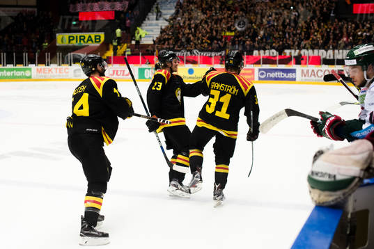 Brynäs Lucas Carlsson och Jonathan Granström jublar