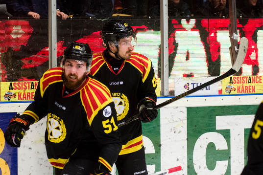 Brynäs Marc Zanetti och Tomas Zaborsky jublar
