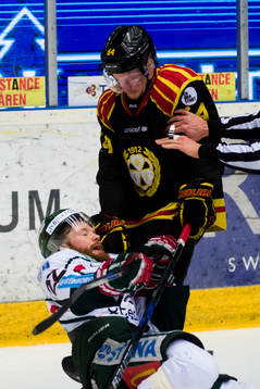 Brynäs Jonathan Pudas och Frölundas Robin Figren