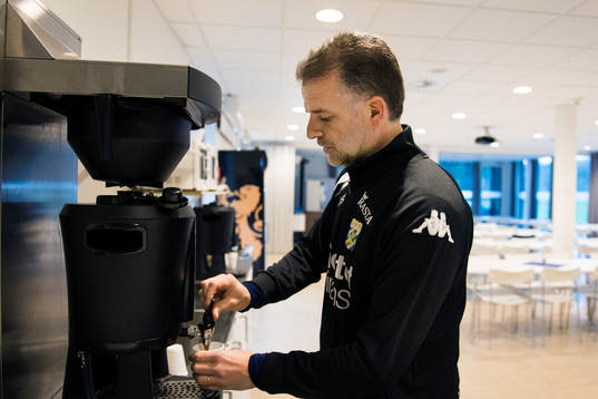 Assisterande tränare Magnus Edlund på Kamratgården