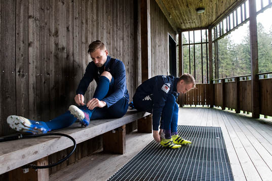 Sebastian Eriksson och Pontus Dahlberg snörar på sig