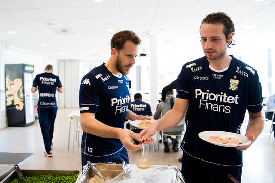 Tobias Hysen och Mikkel Diskerud på Kamratgården