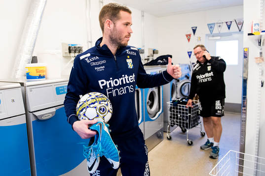 Emil Salomonsson och materialförvaltare Rolf Gustavsson