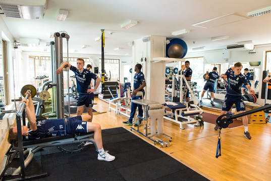 Laget gymtränar på Kamratgården