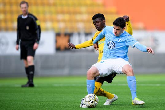 Malmö FFs Samuel Adrian och Elfsborgs Chris Makindu