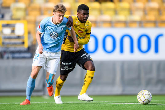 Malmö FFs Mattias Svanberg och Elfsborgs Chris Makindu