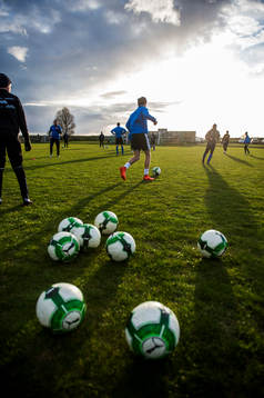 Träning med (RMIF) Runsten/Möckleby IFs A-lag på