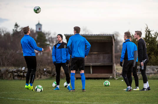 Träning med (RMIF) Runsten/Möckleby IFs A-lag på