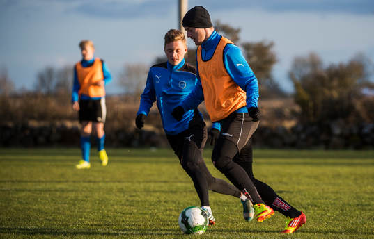 Träning med (RMIF) Runsten/Möckleby IFs A-lag på