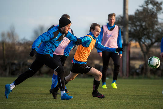 Träning med (RMIF) Runsten/Möckleby IFs A-lag på