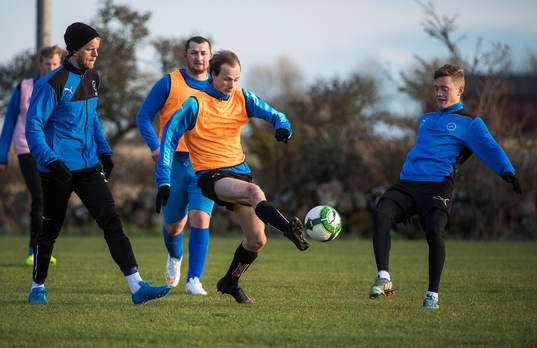 Träning med (RMIF) Runsten/Möckleby IFs A-lag på