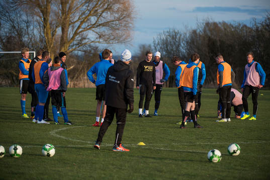Träning med (RMIF) Runsten/Möckleby IFs A-lag på