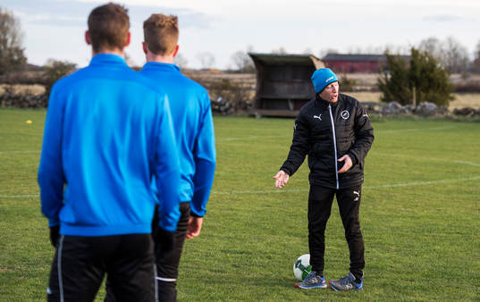 Träning med (RMIF) Runsten/Möckleby IFs A-lag på