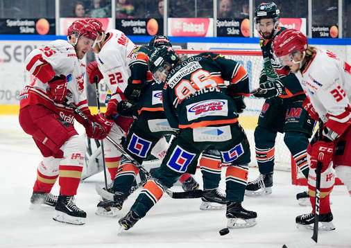 Trojas Mattias Åkesson och Mikael Johansson oroar vid