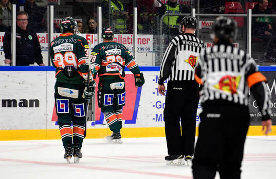 Kristianstads Roger Olsson och Christoffer Lindholm visas ut