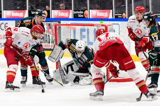 Trojas Niclas Lehmann och Mikael Johansson oroar framför