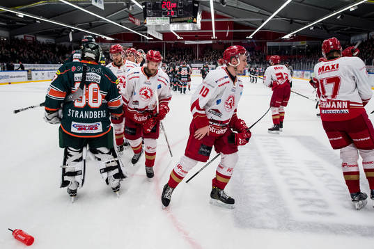 Trojas spelare deppar när dom tackar Kristianstads spelare
