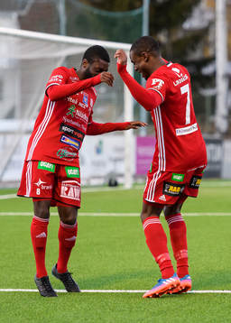 Piteås Samuel Naiwo (v) jublar
