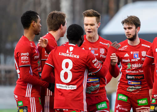 Bläddra bland fler bilder av Fotboll, Division 2 Norrland, Piteå - Morön