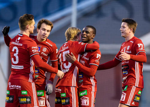 Piteås Moses Duckrell kramar om Johannes Lidström