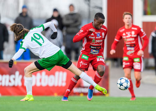 Moröns William Grenholm försöker stoppa Piteås Moses